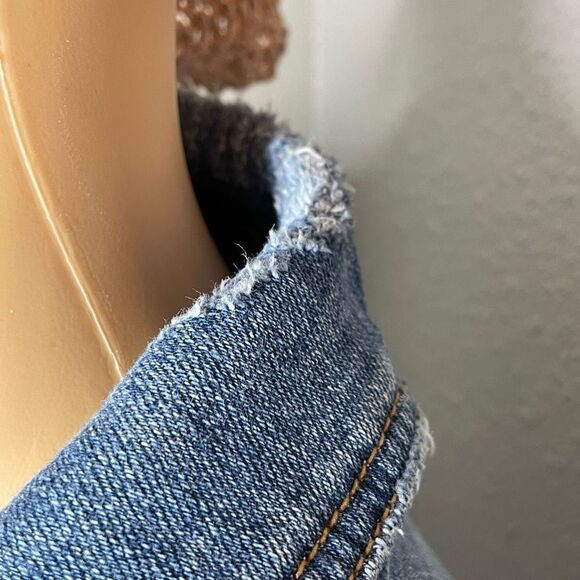 Torrid Distressed Medium Wash Jean Denim Jacket Button up Blue Size 2 / 2X - Picture 5 of 14